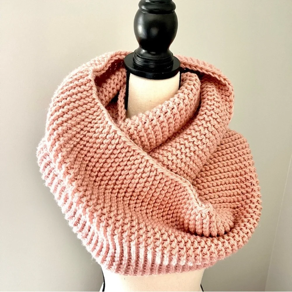 New oversized knit blanket Infinity scarf, pale pink